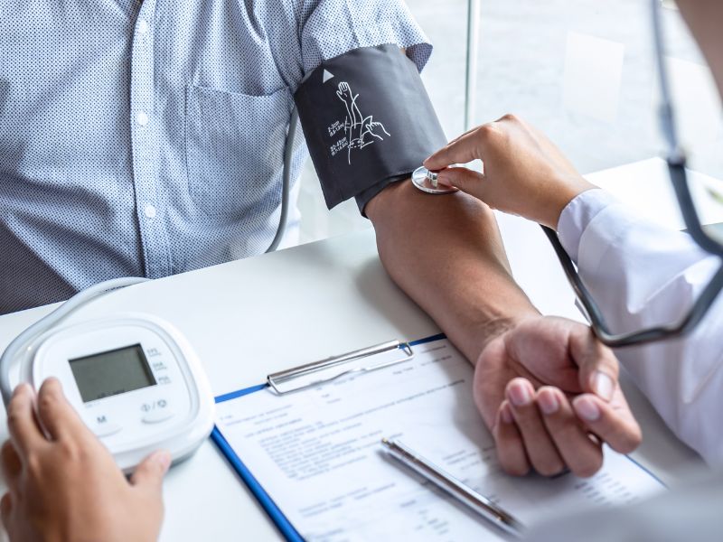 por que a hipertensão pode causar infarto - o que é
